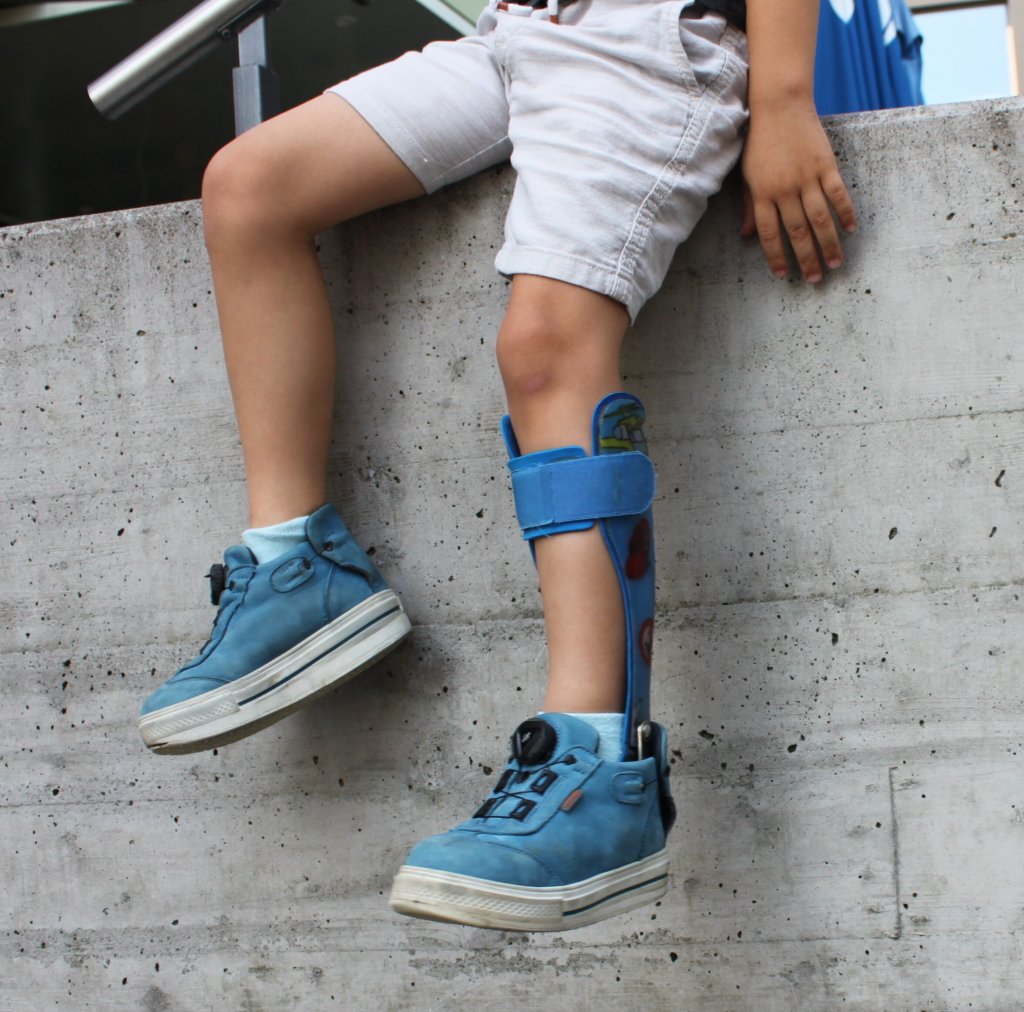 Schuh für Orthesen.