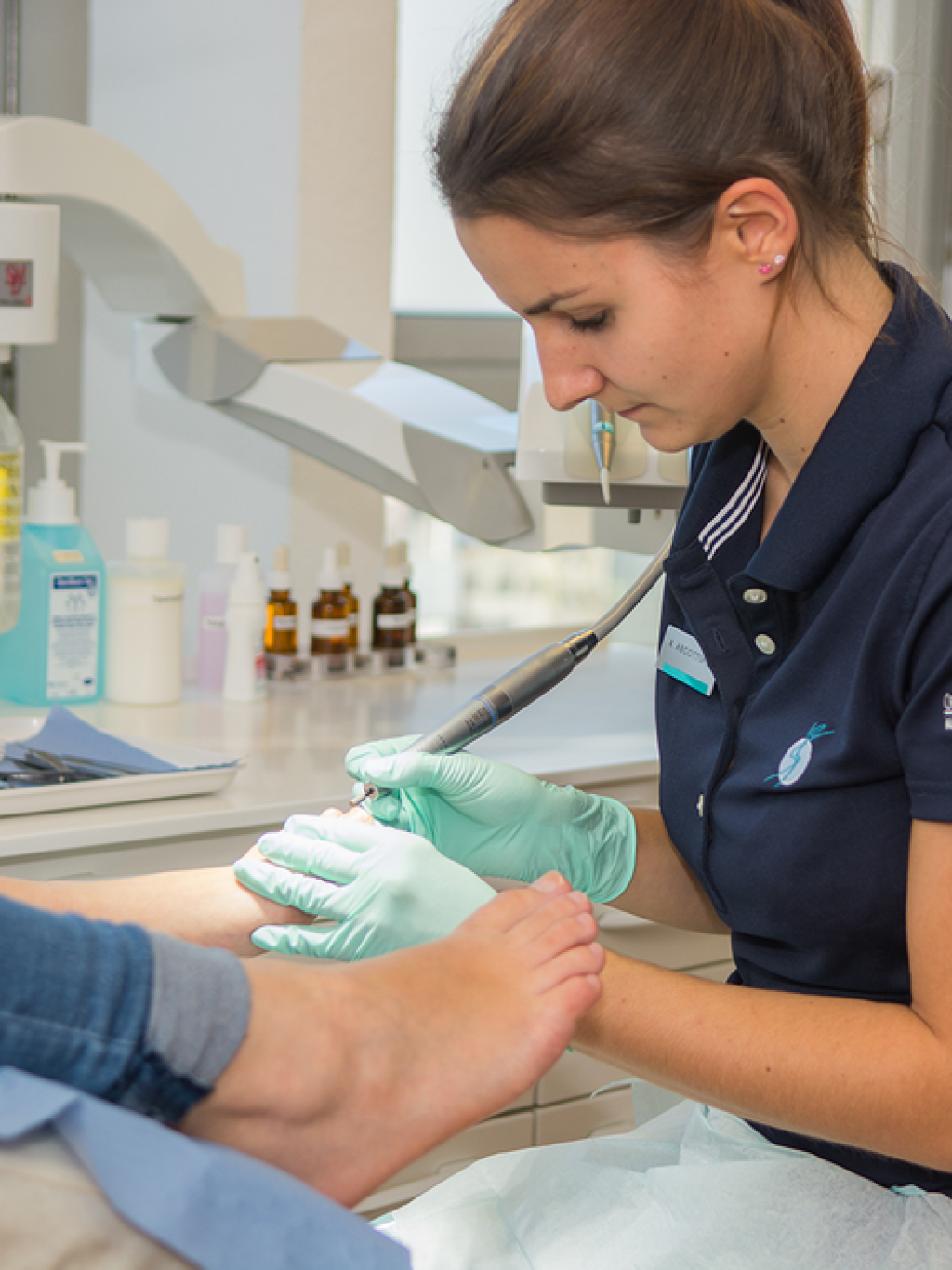 Pologin bei der Arbeit Orthopädie Podologie in Baden.